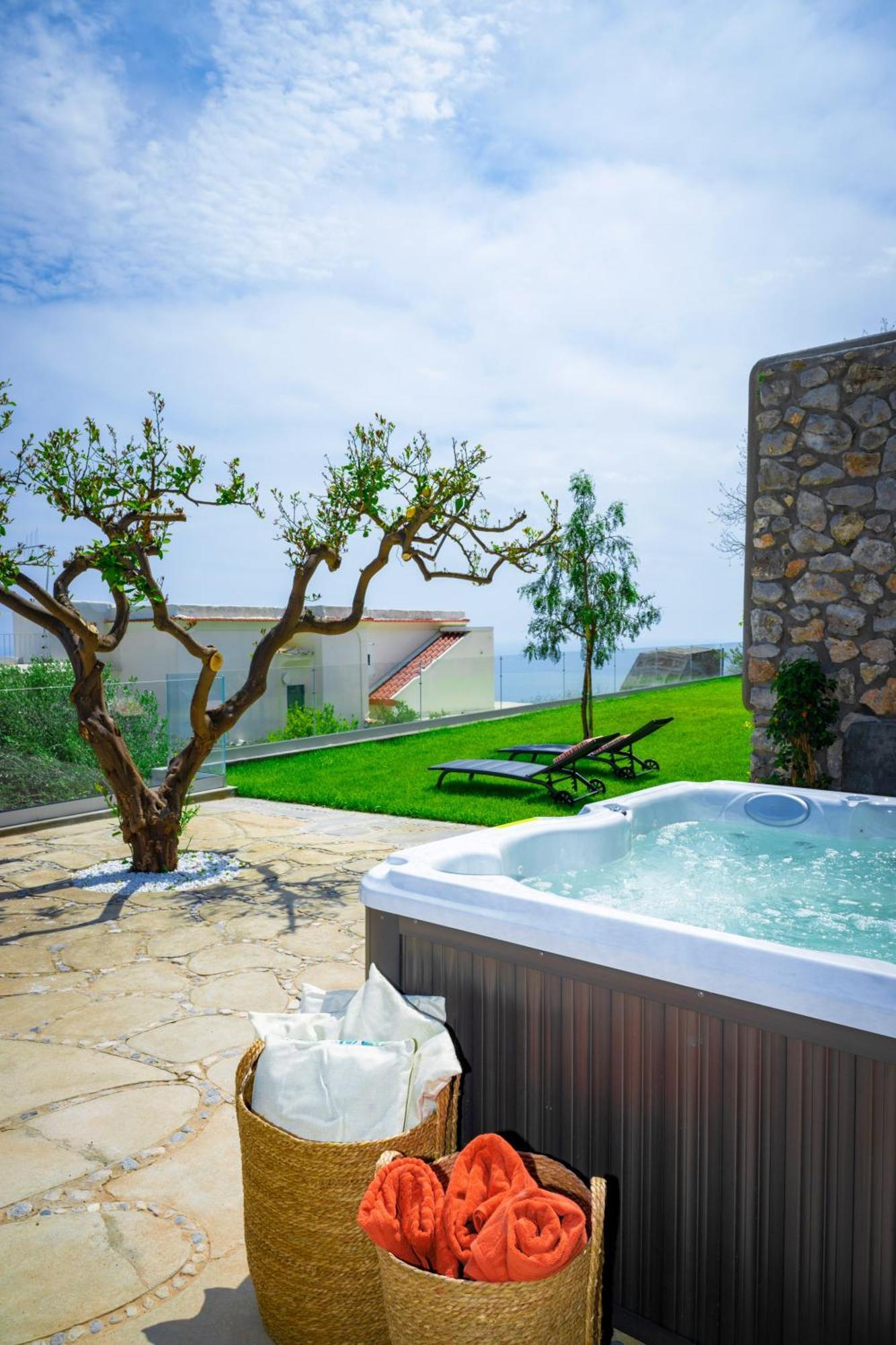 Villa Mimina - Exclusive Villa With Garden, Jacuzzi And Sea View 프라이아노 외부 사진